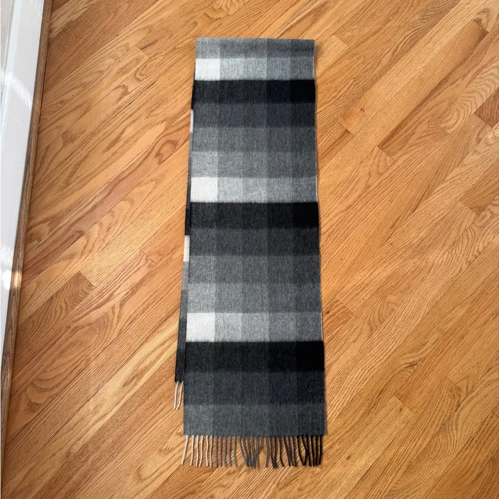 Men’s wool scarf gray white and black Amanda Christensen Sweden scarf